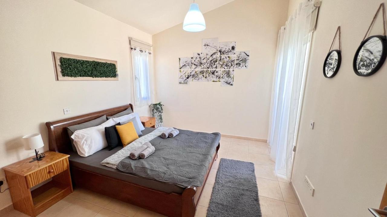 Melanos Sea View Apartment Paphos Esterno foto
