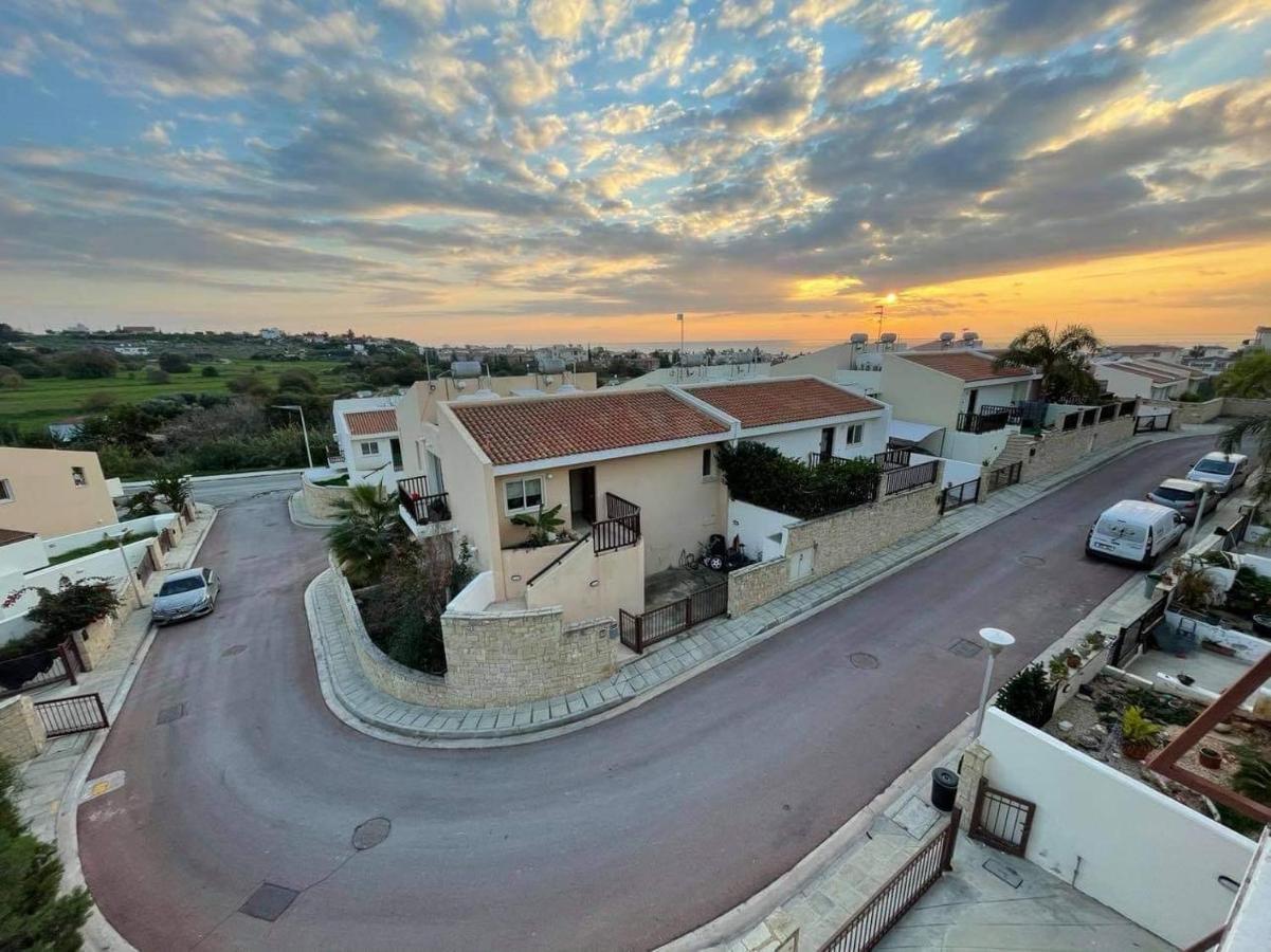 Melanos Sea View Apartment Paphos Esterno foto